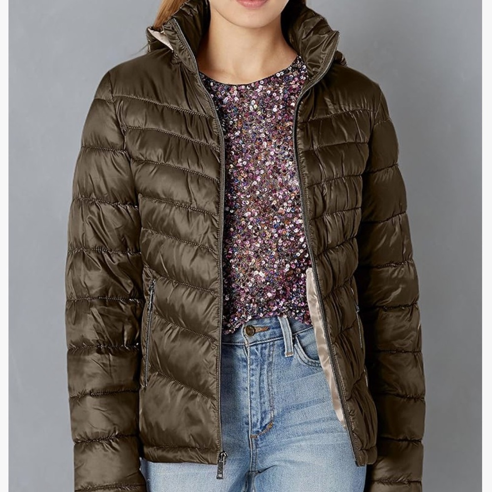 Kenneth Cole Women's Ruched Quilted Hooded Packable Puffer Jacket. EUC. - Picture 2 of 13